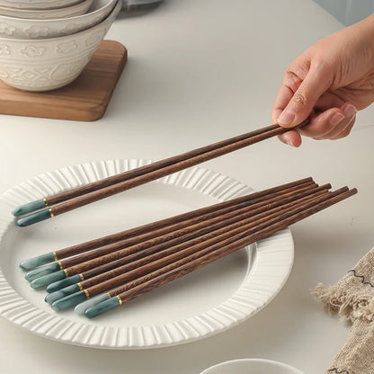 Exquisite Durable Wood Chopstick Set (1/5 Pairs)