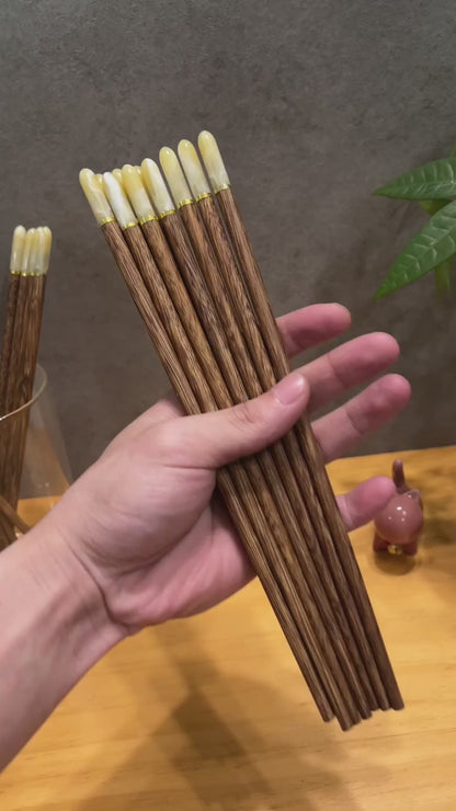 Exquisite Durable Wood Chopstick Set (1/5 Pairs)